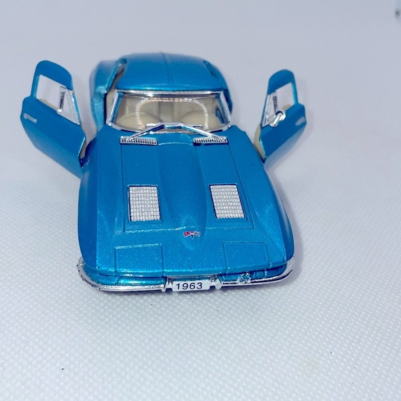 1963 Corvette Sting Ray Diecast Car|Scale 1:36 Collectors Model Metal Blue Car - Picture 2 of 7